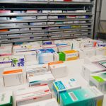 Schubladen voller Medikamente in der Volkmarsberg Apotheke